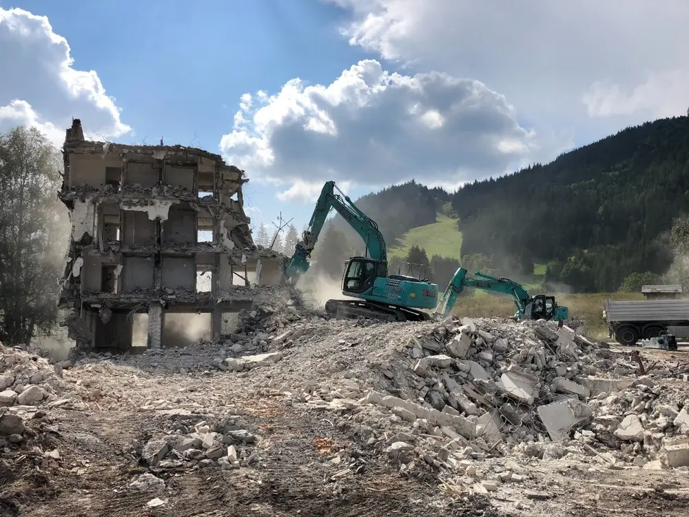 Abbruch & Entsorgung bei Blaas Transporte & Erdarbeiten im Lechtal